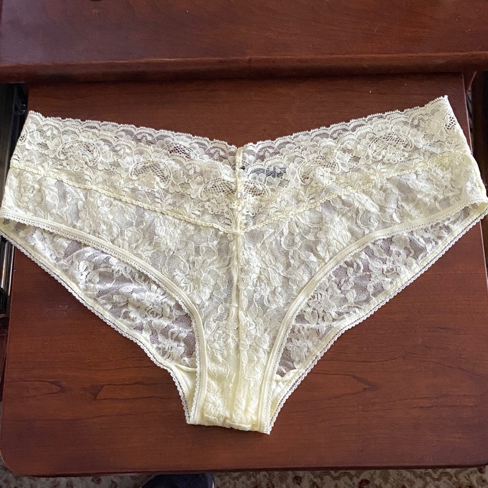 Daisy Fuentes Lace Panties in yellow